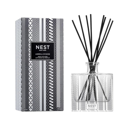 NEST New York Amber & Incense Reed Diffuser 175 mL with warm, rich fragrance to create a cozy and elegant home ambiance.
1/2