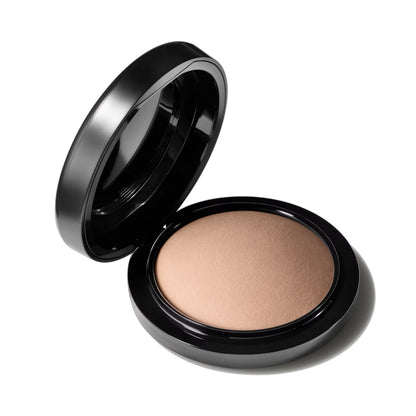 MAC Mineralize Skinfinish Natural Face Powder in Medium shade
