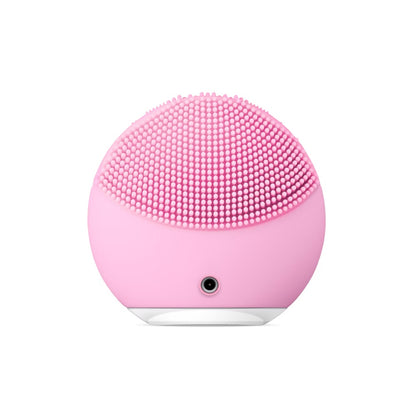Close-up image of the FOREO LUNA Mini 2 in Pearl Pink – compact facial cleansing brush for gentle and effective skincare.