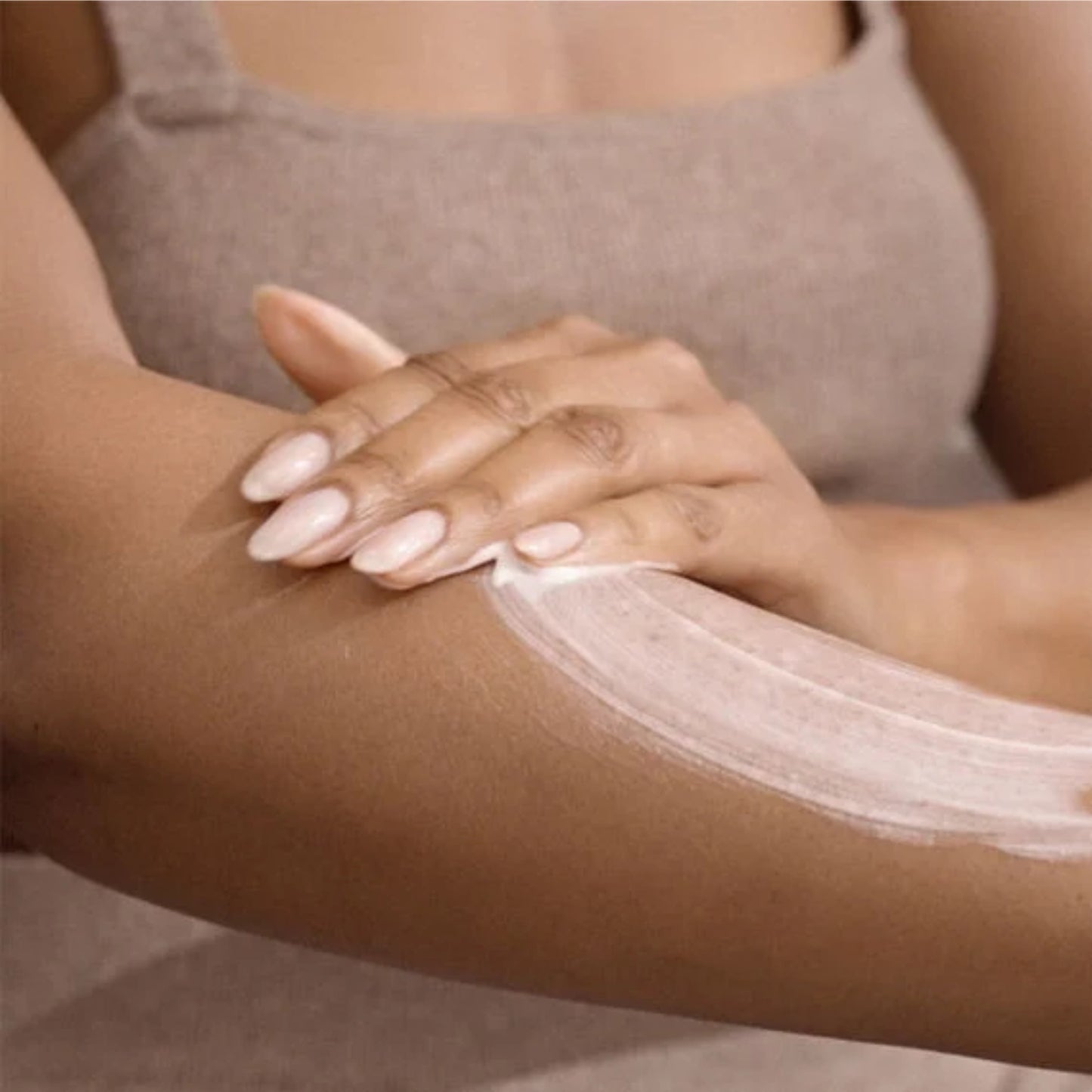 Fresh Hesperides Grapefruit Body Lotion 300 mL for smooth, refreshed skin with citrus aroma.