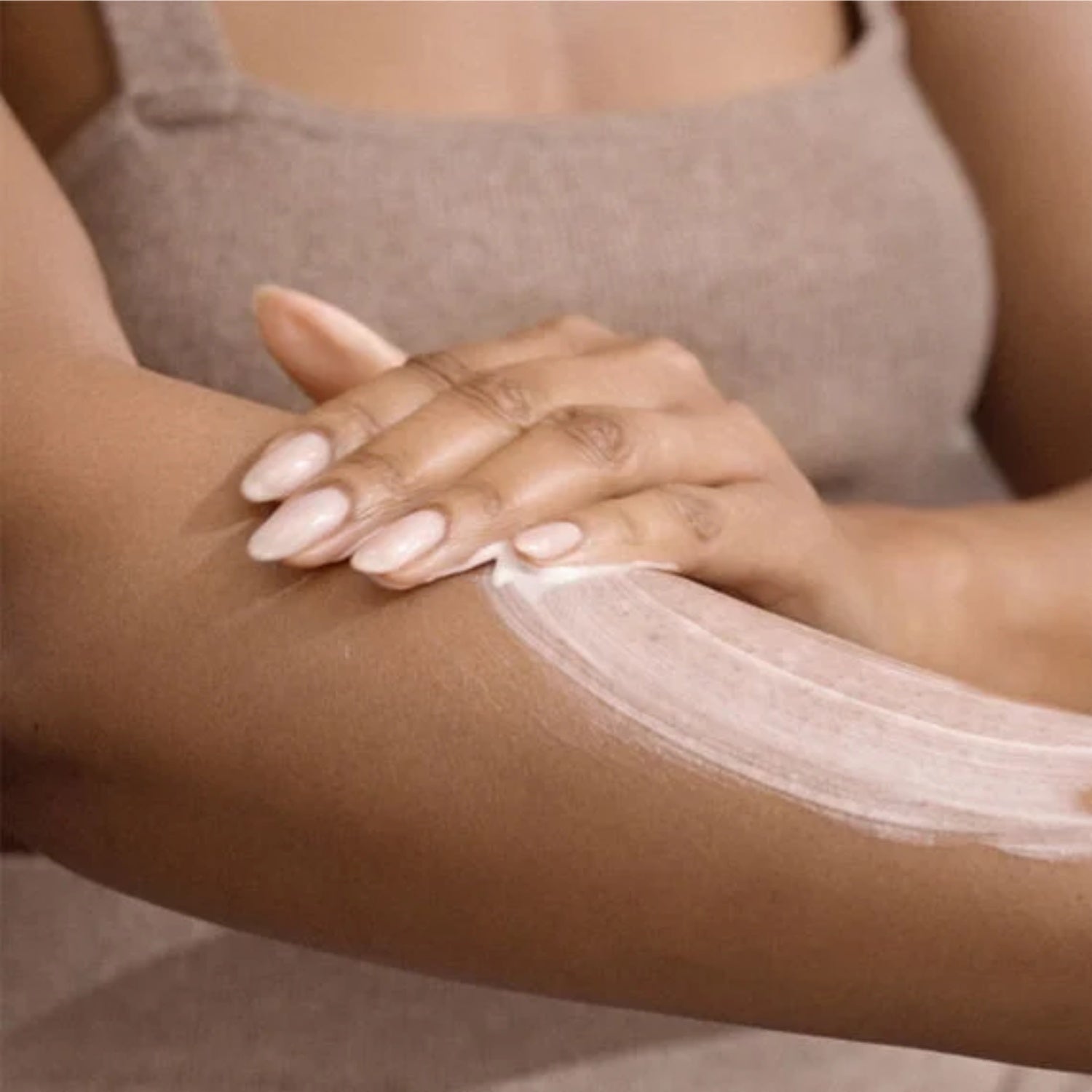 Fresh Hesperides Grapefruit Body Lotion 300 mL for smooth, refreshed skin with citrus aroma.